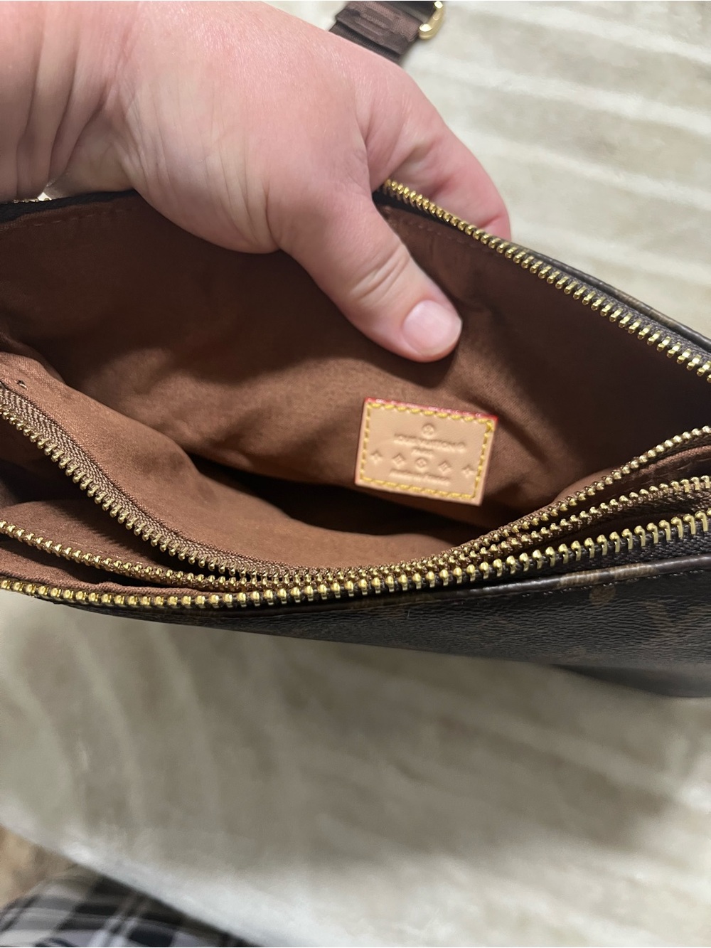 Louis Vuitton Brown Monogram Canvas Messenger with Adjustable Strap - Picture 4 of 13